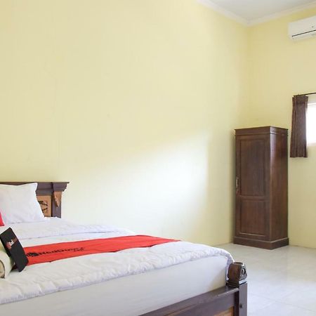 Reddoorz Syariah Near Balai Kota Probolinggo 2 Hotel Exterior photo