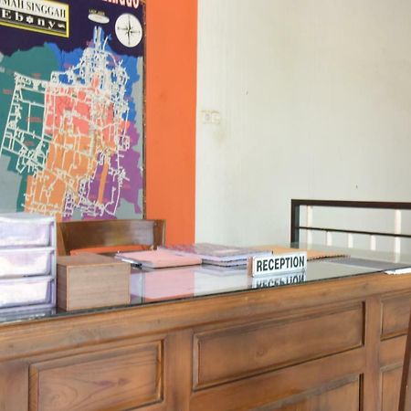 Reddoorz Syariah Near Balai Kota Probolinggo 2 Hotel Exterior photo