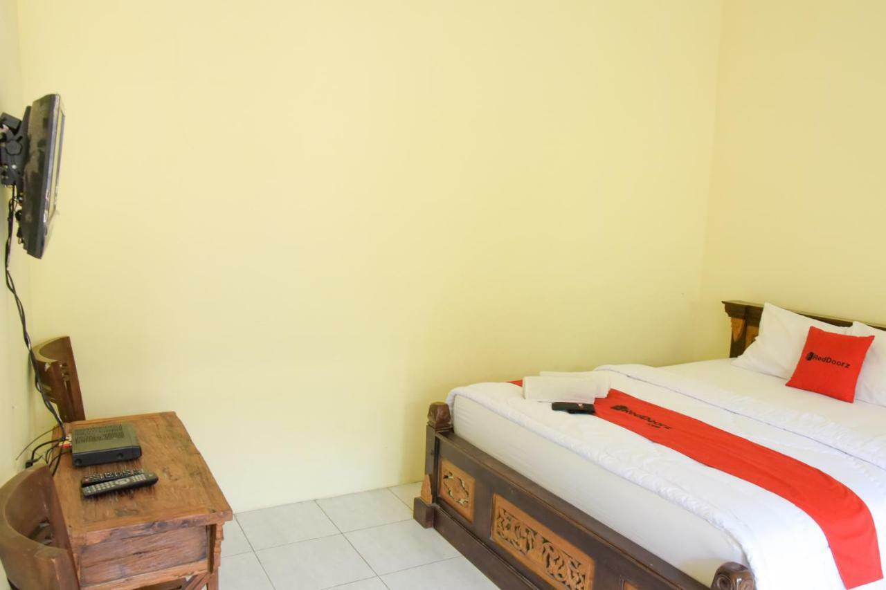 Reddoorz Syariah Near Balai Kota Probolinggo 2 Hotel Exterior photo